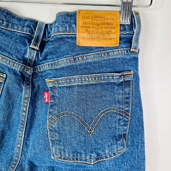 Levi's Wedgie Straight Raw Hem Button Fly Size 28 - Picture 3 of 8